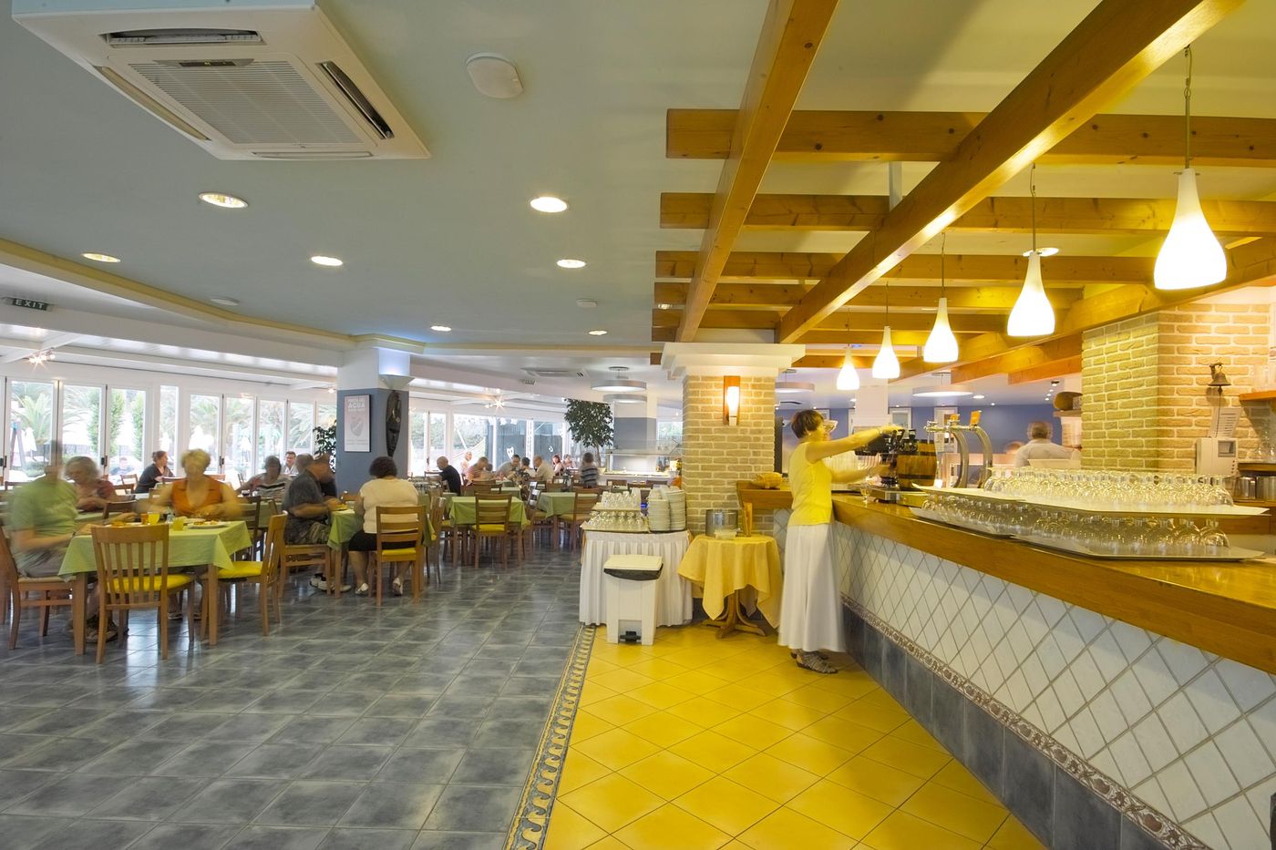 Balansat-Resort-Apartamentos-Restaurant-33