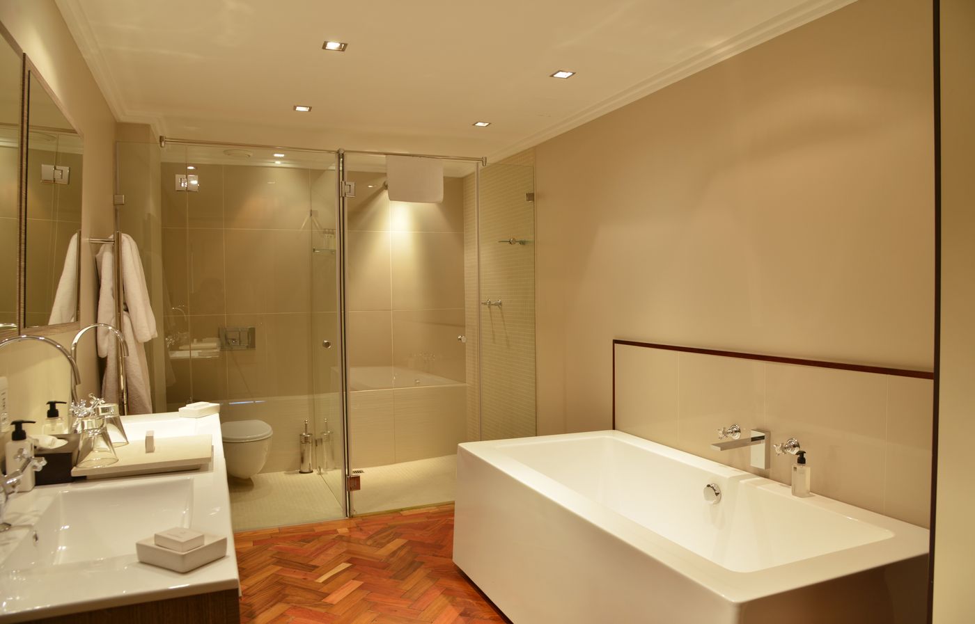 Cape-Royale-Luxury-Hotel-Room-18