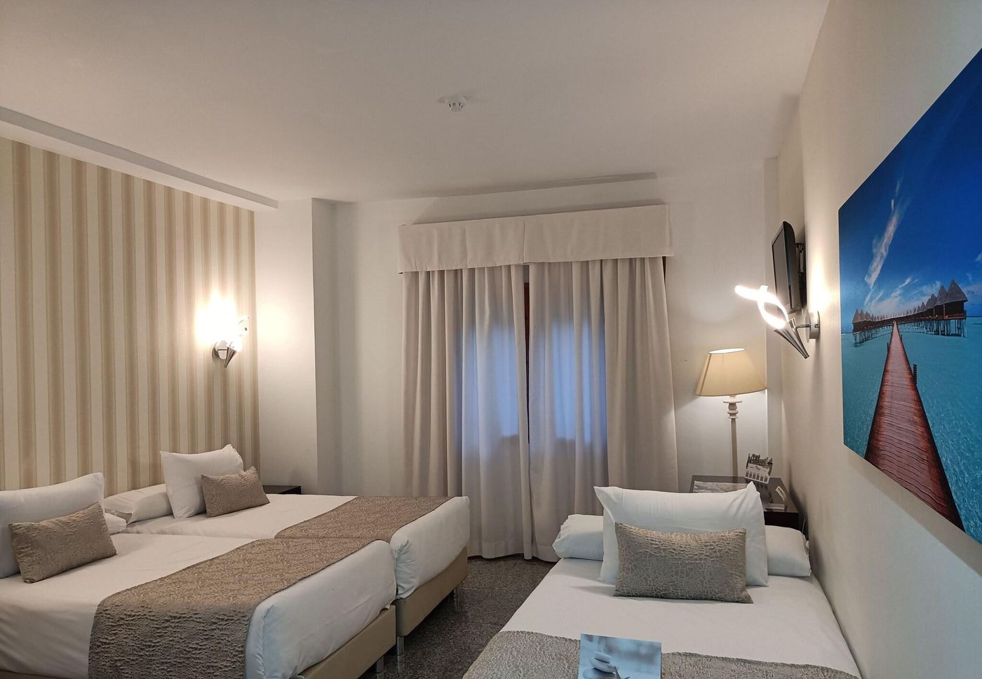 Hotel-Plaza-del-Castillo-Room-21