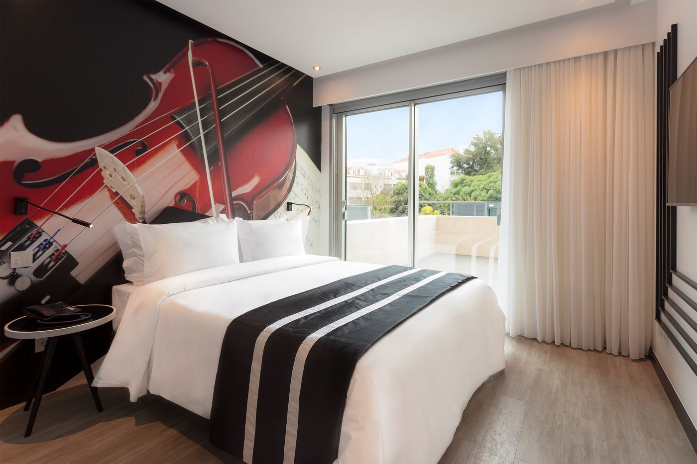 HF-Fenix-Music-Room-3