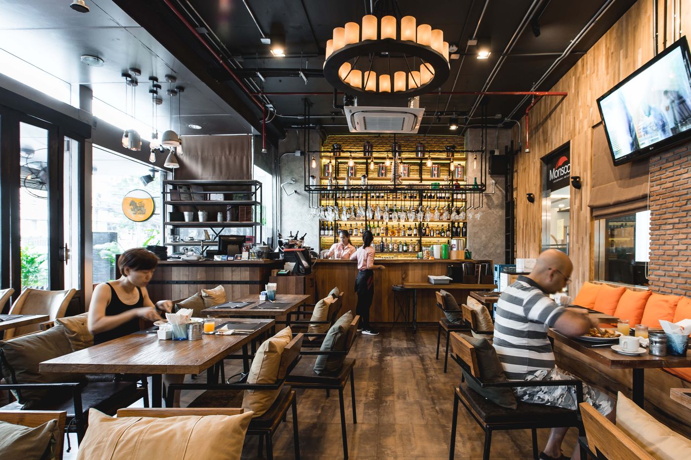 Adelphi-Suites-Bangkok-Restaurant-24