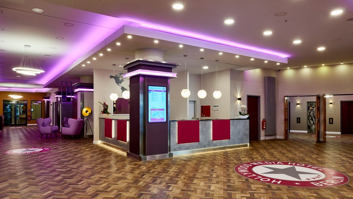 Hollywood-Media-Hotel-Lobby-5