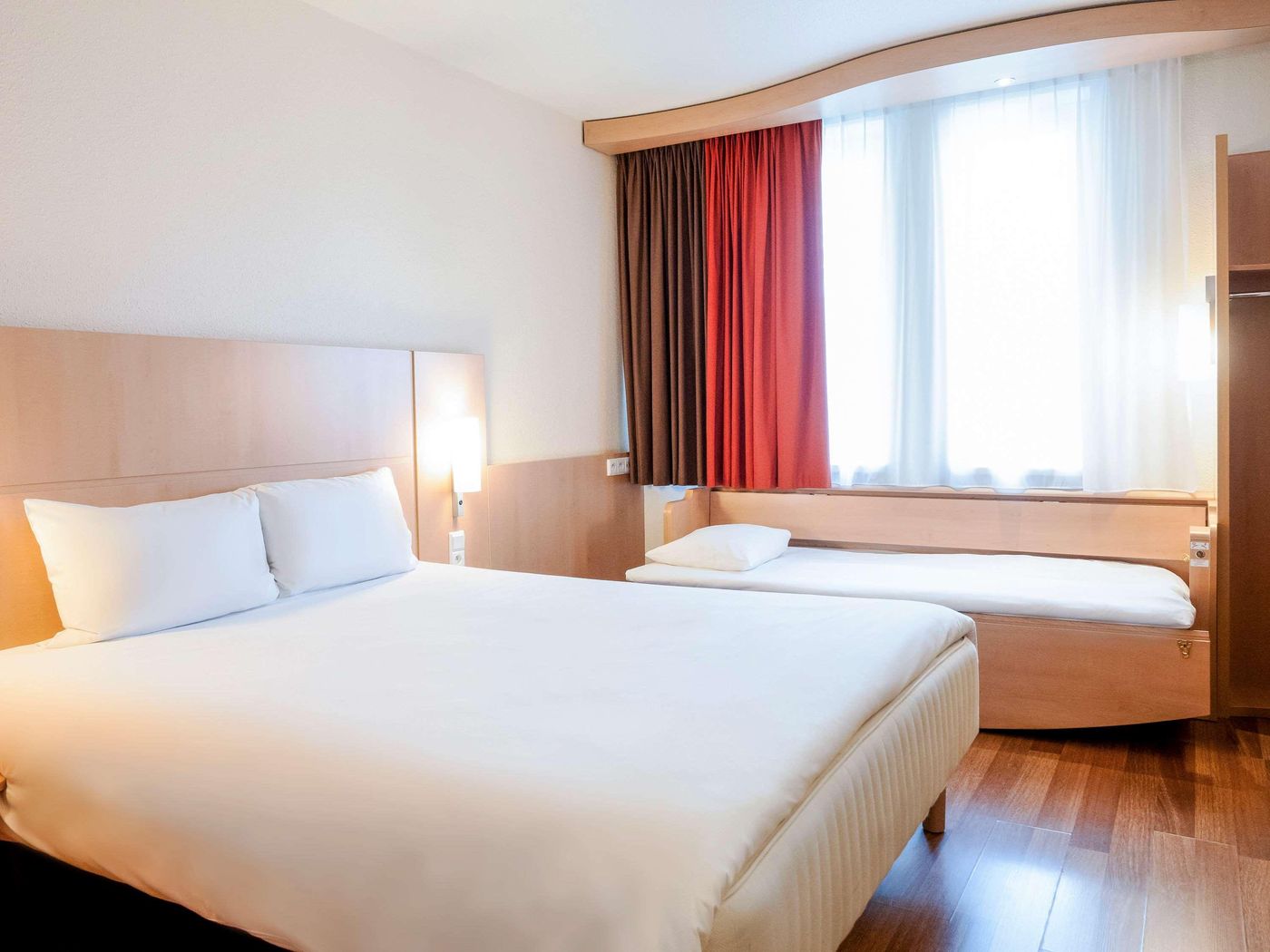 Ibis-Krakow-Stare-Miasto-Room-17
