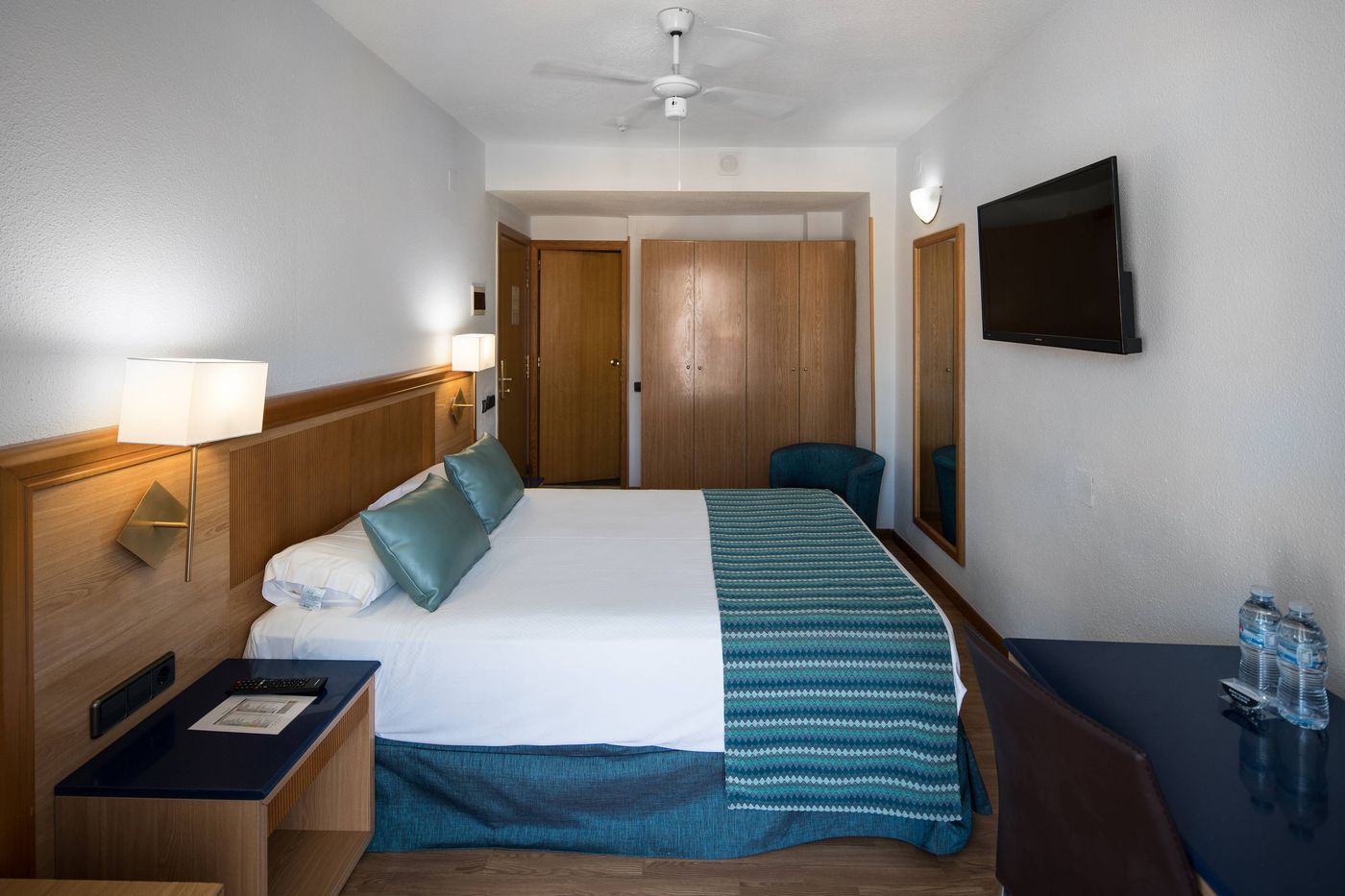 Catalonia-las-Vegas-Room-20