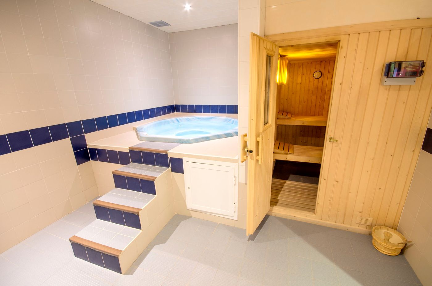 Azuline-Hotel-Bergantin-Sports-and-Entertainment-70