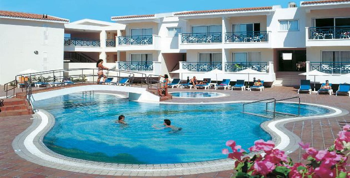 Cynthiana-Beach-Hotel-Pool-4
