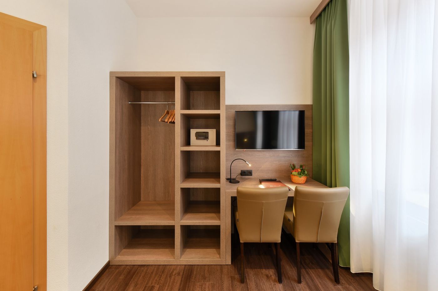 Lucia - Austria - Vienna - Room - 4