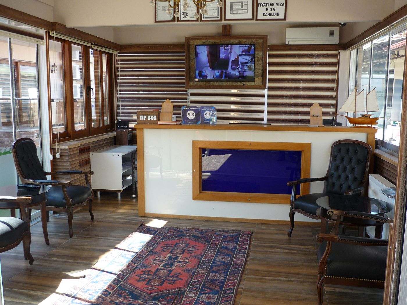 Dolphin-Apart-Lobby-43