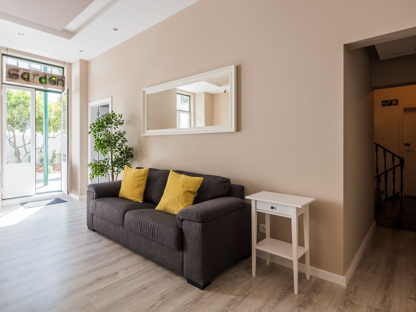 Vila-Garden-Guesthouse-Lobby-13