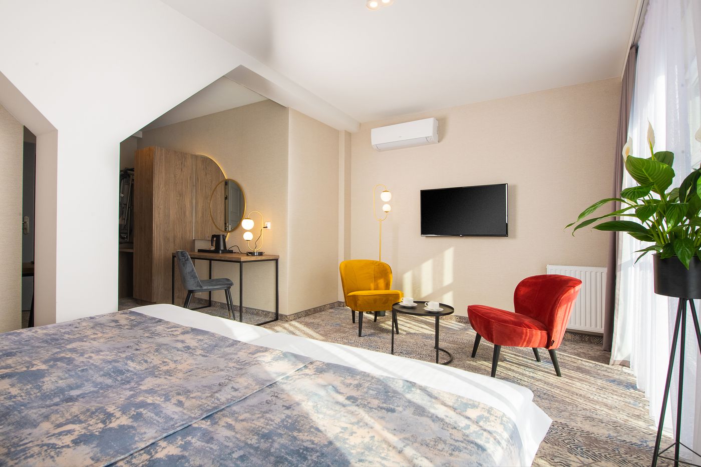 Mr67-Mayera-Rapaporta-Room-27