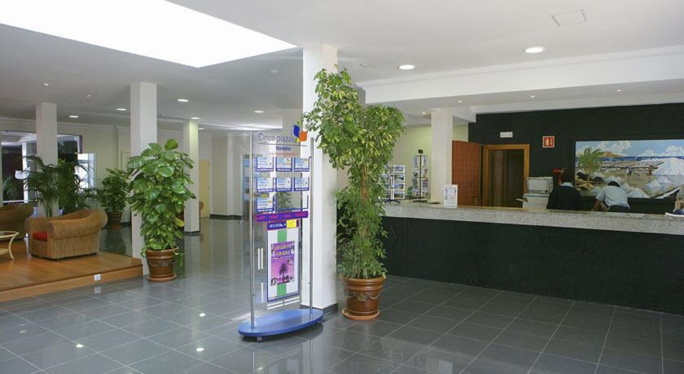 Cinco-Plazas-Lobby-26