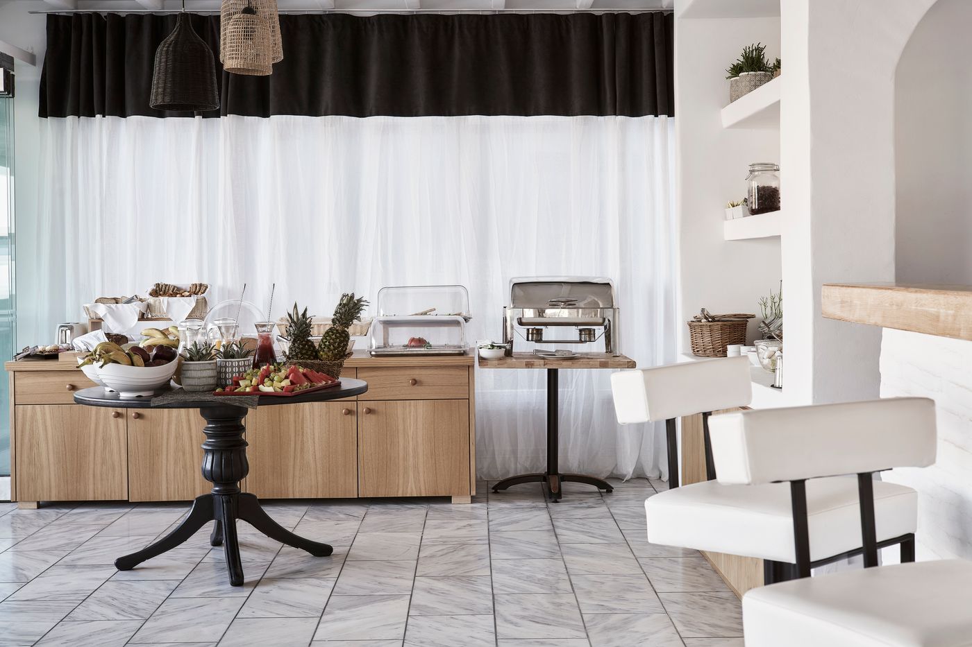 Mr---Mrs-White-Mykonos-Restaurant-55