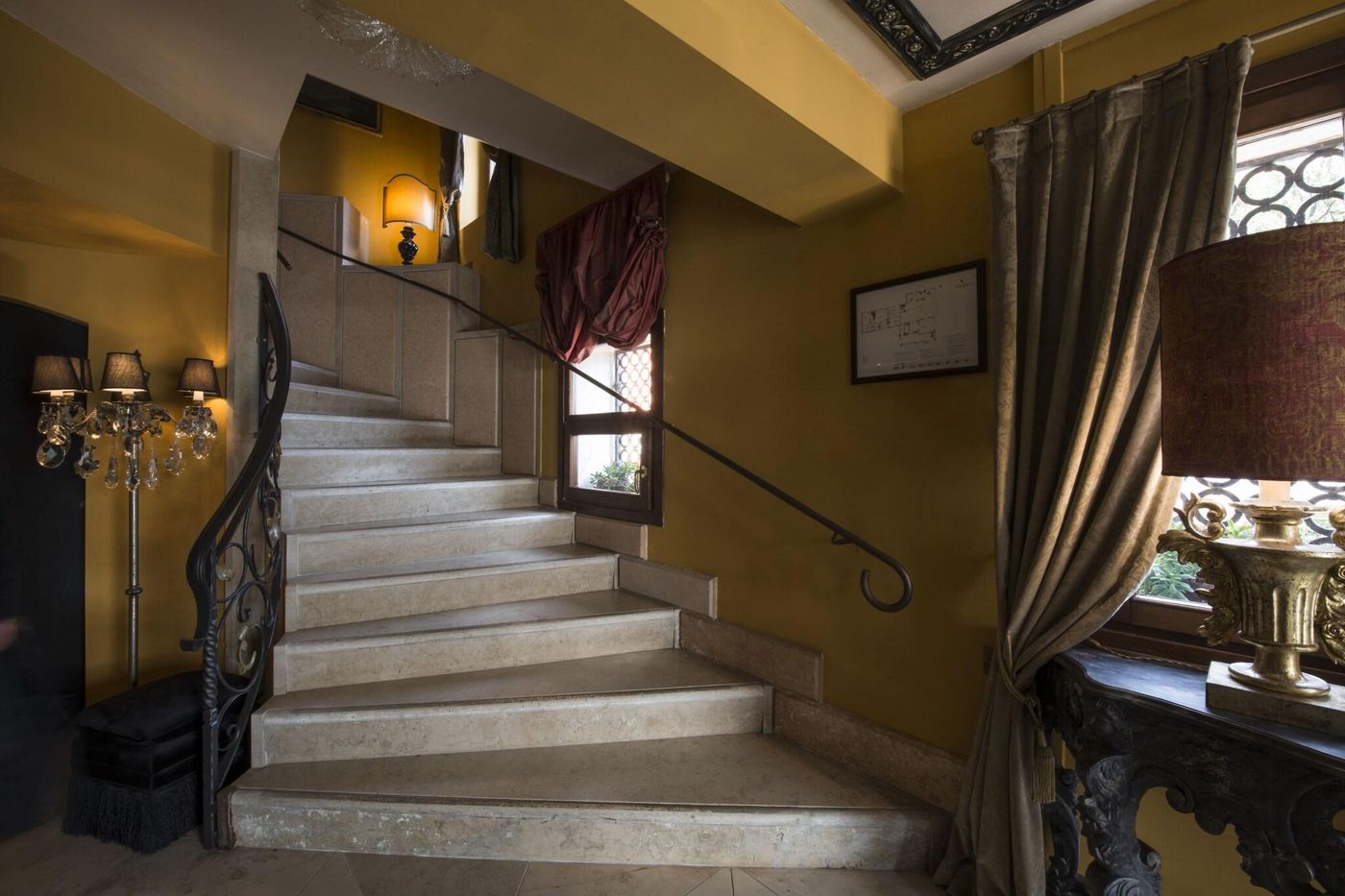 La Calcina Suites-Italy-Venezia-Lobby-10