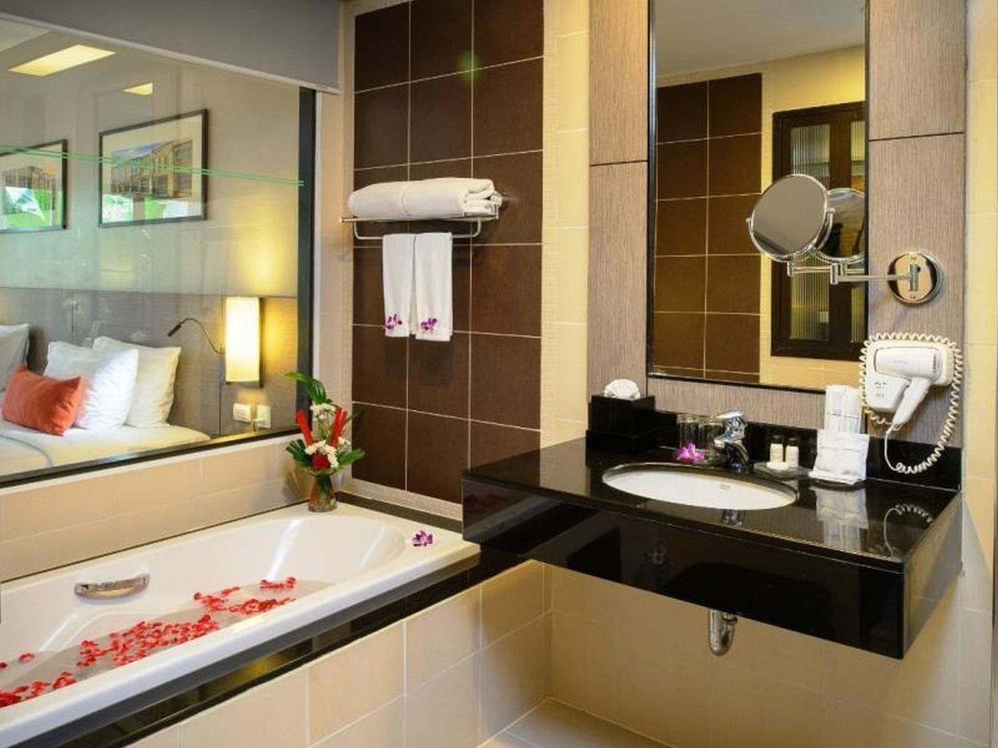 Deevana-Plaza-Phuket-Room-36