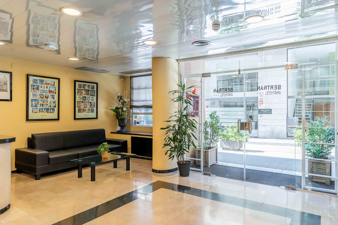 Aparthotel Bertran-Spain-BARCELONA-Lobby-7