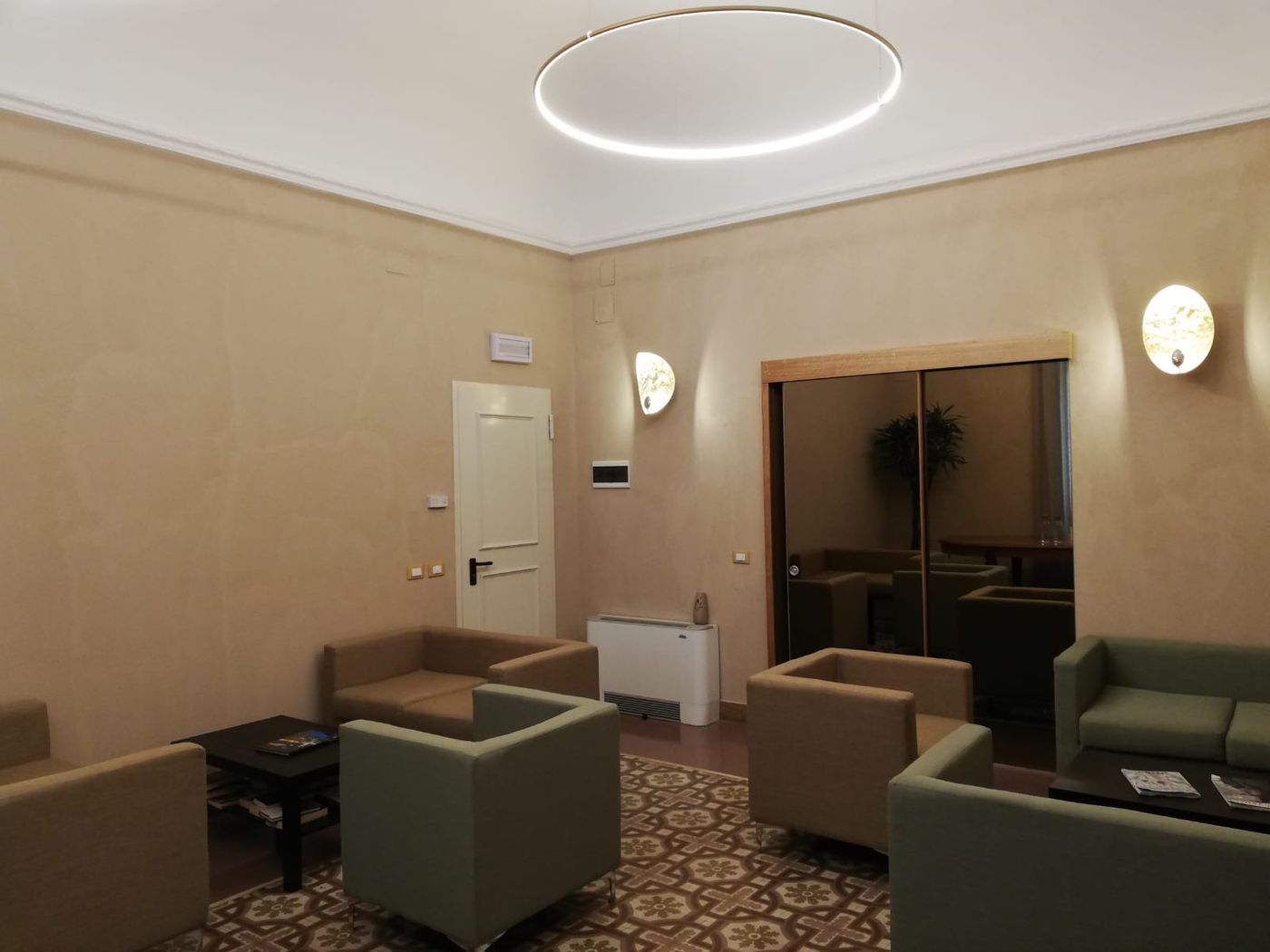 Hotel-Tonic-Lobby-29