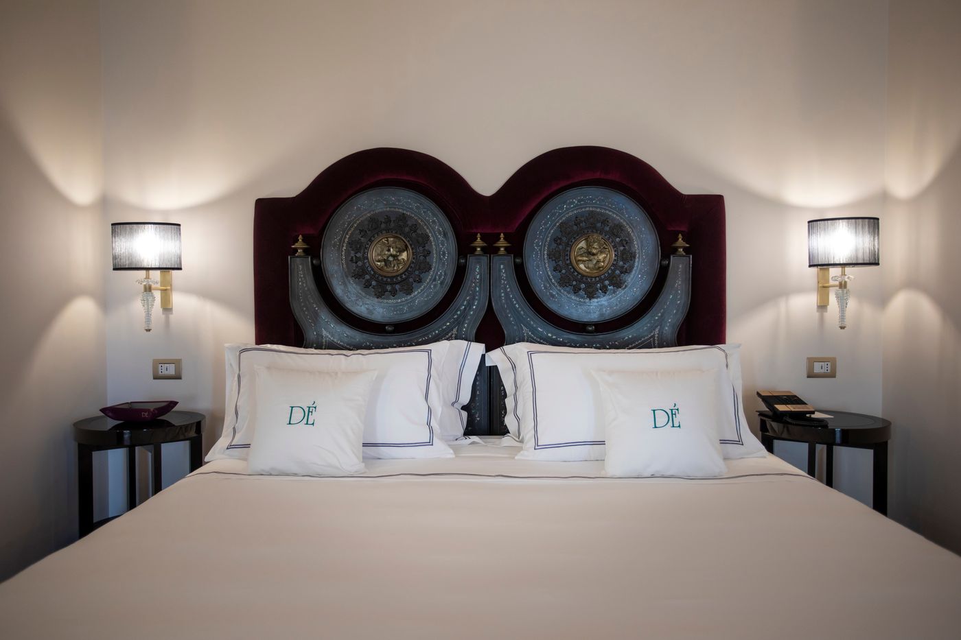 Des-Etrangers-Hotel---Spa-Room-22