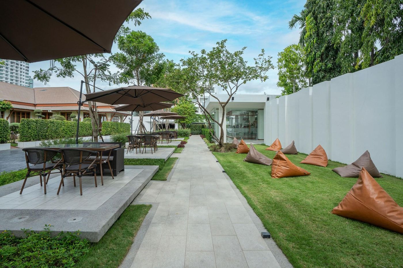 Away-Bangkok-Riverside-Kene-Restaurant-1