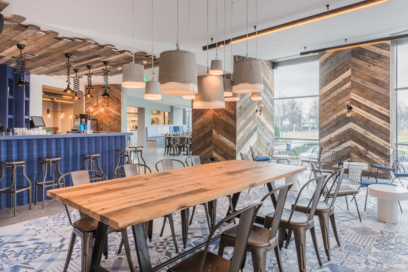 Urban-Lodge-Hotel-Lobby-18