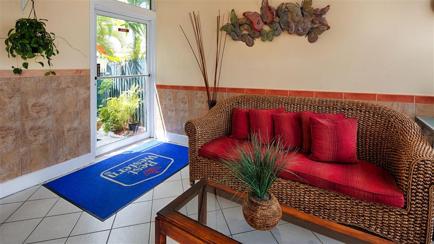 Bay-View-Suites-Paradise-Island-Lobby-23