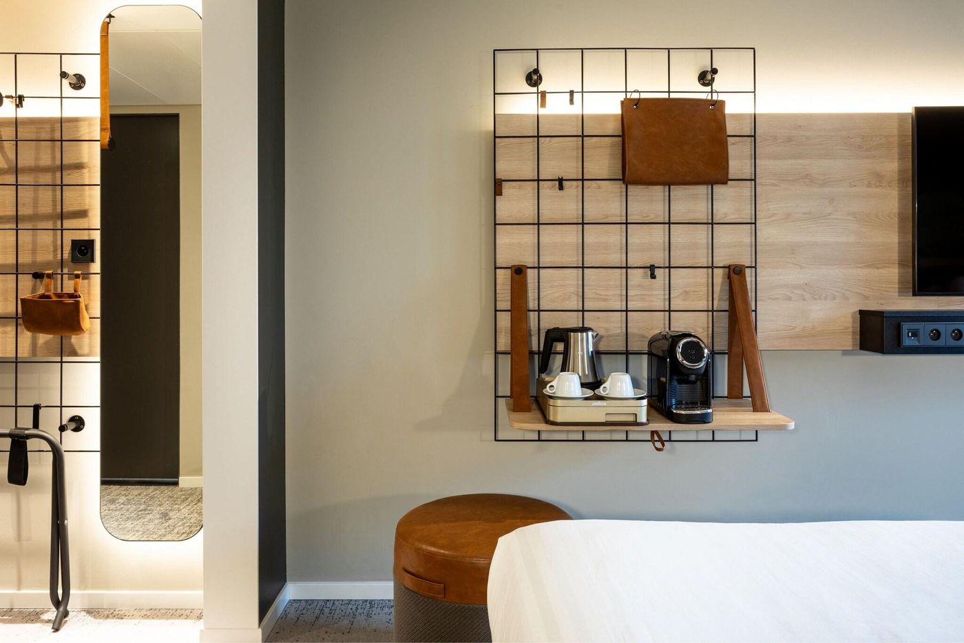 Moxy-Paris-Val-D-Europe-Room-1