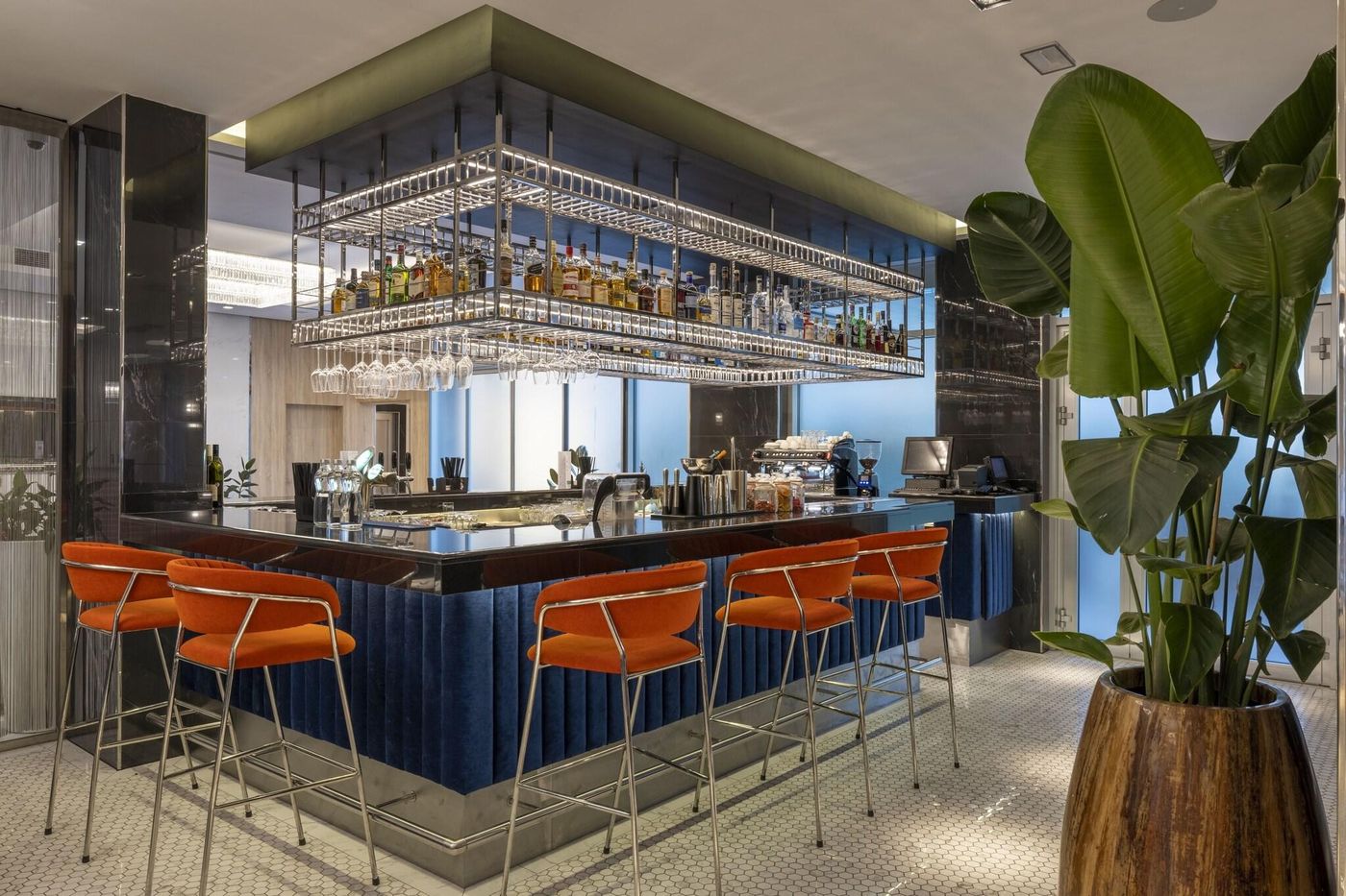 Silver-Crown-Hotel---Residence--Palace-Quarter-Bar-7