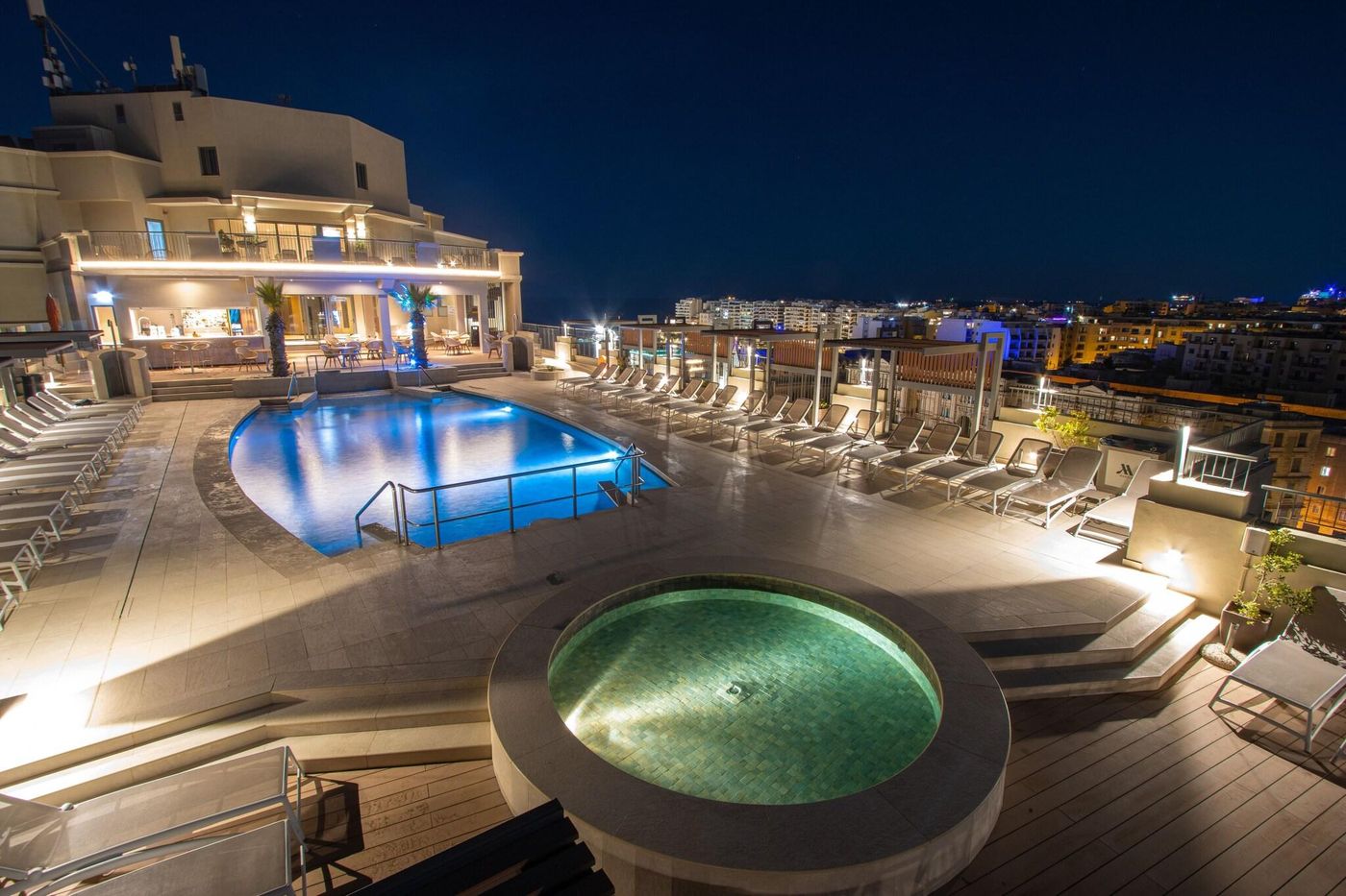 Le-Meridien-St--Julians-Hotel---Spa-Pool-9