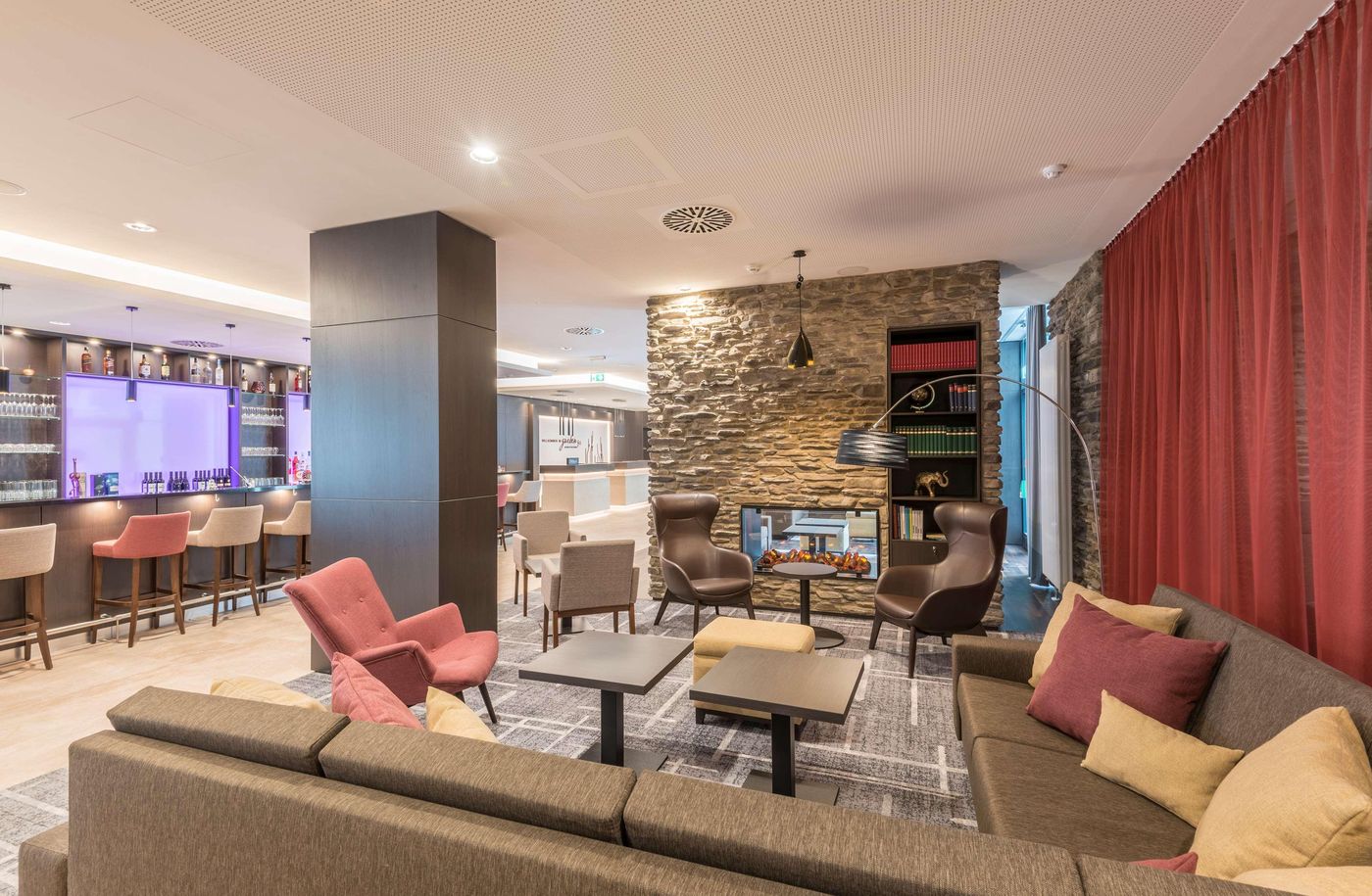 Hilton-Garden-Inn-Munich-City-West-Lobby-1