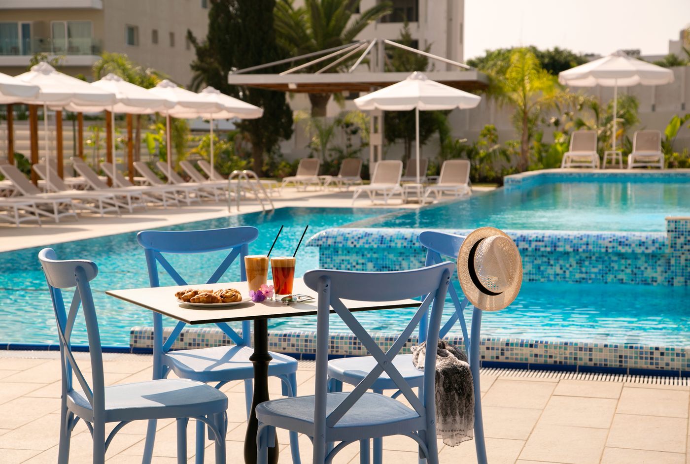 Vangelis-Hotel---Suites-Pool-13