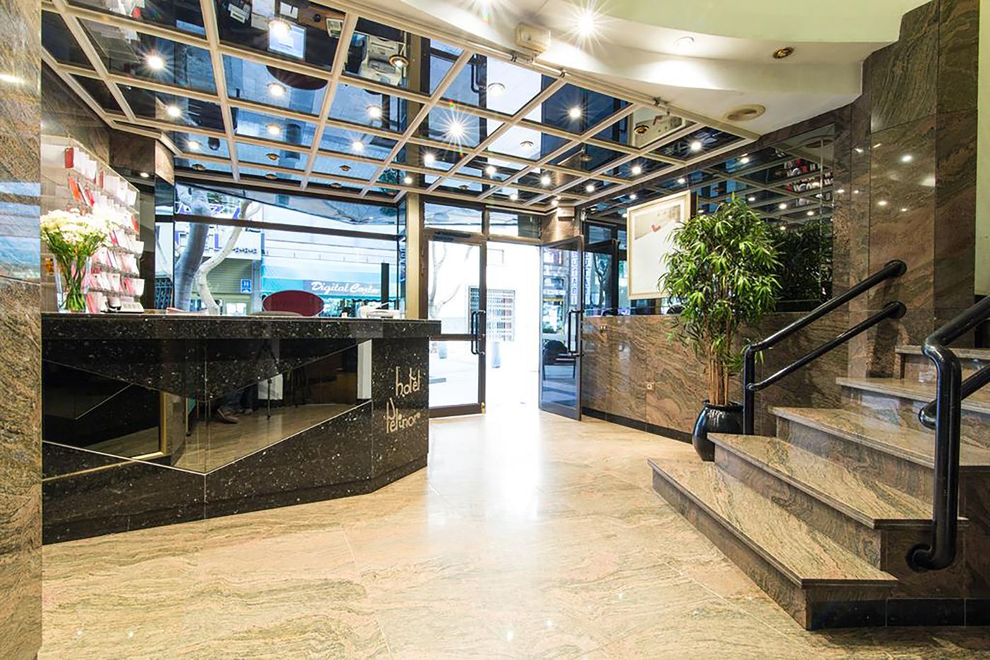 Adonis-Pelinor-Lobby-36