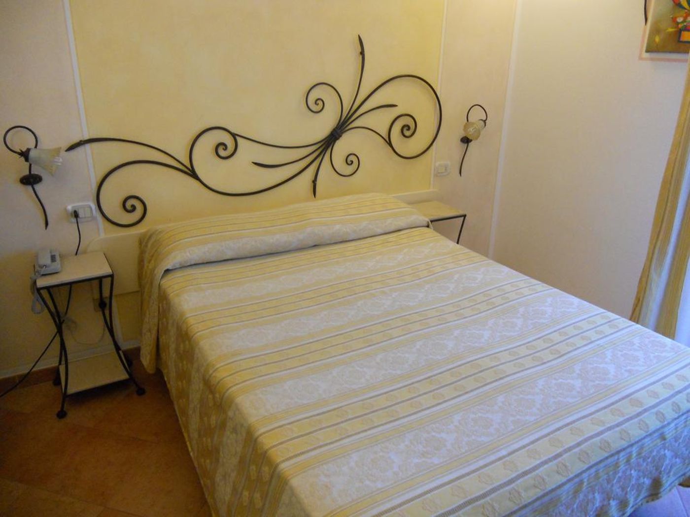 Lola-Piccolo-Hotel-Room-20