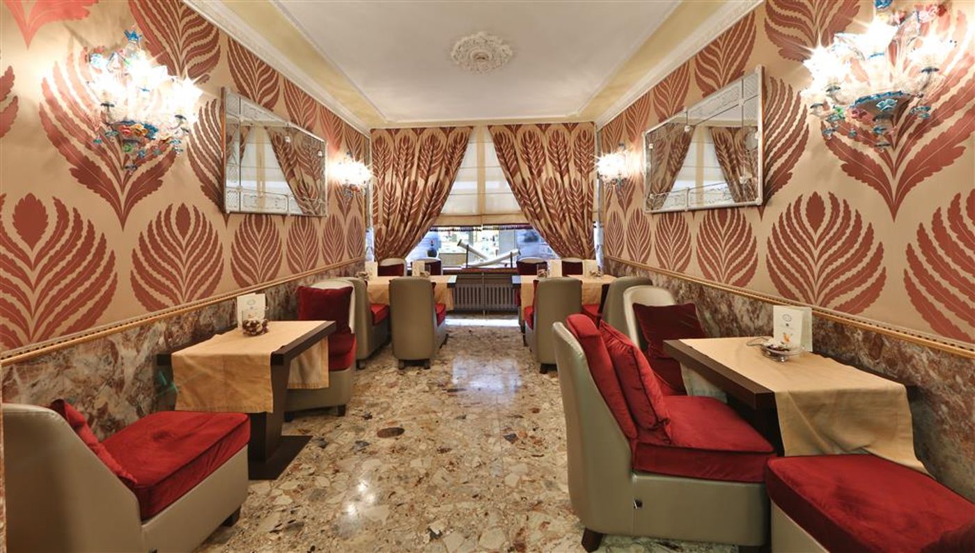 Hotel-Montecarlo-Lobby-7