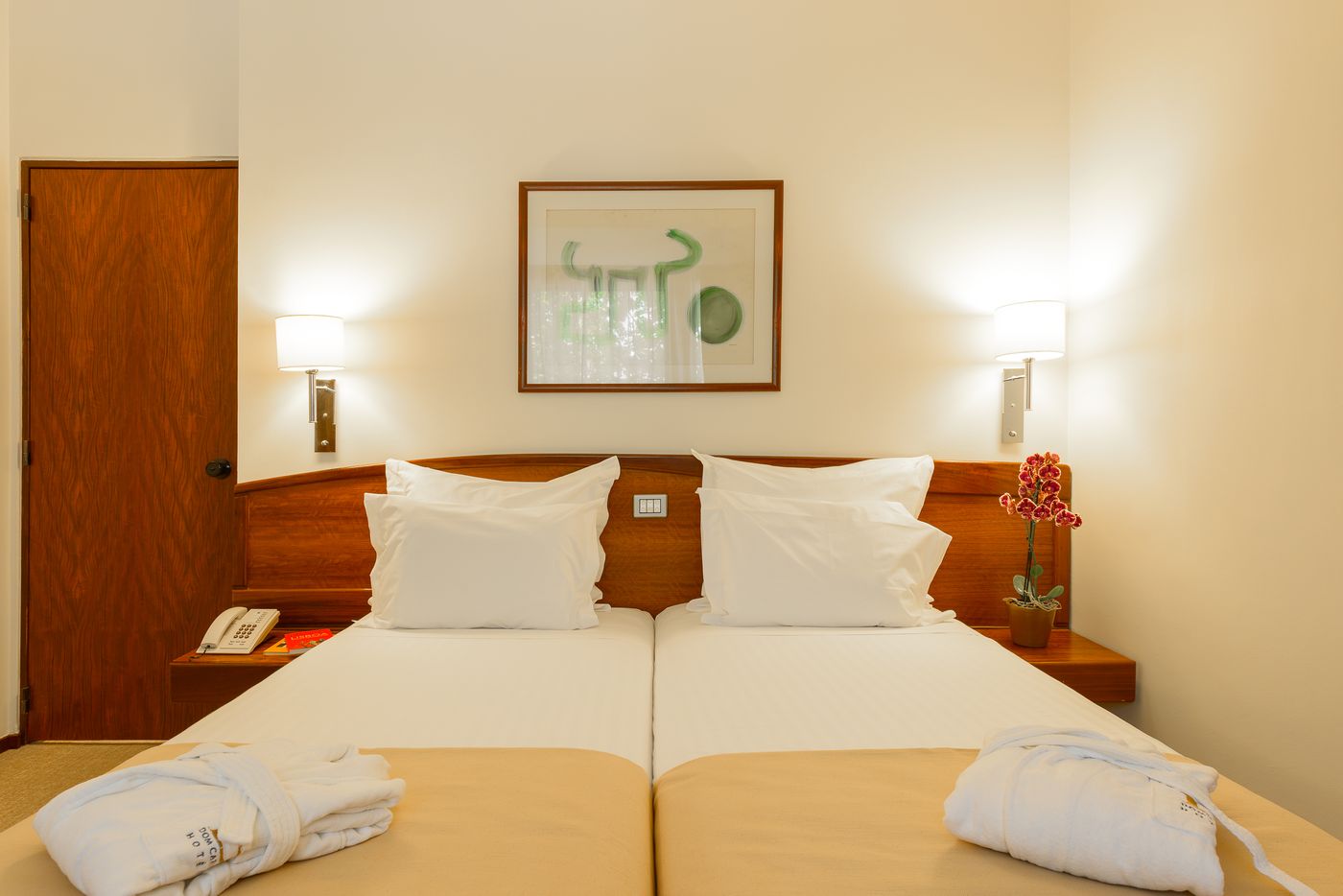 Dom-Carlos-Park-Room-23