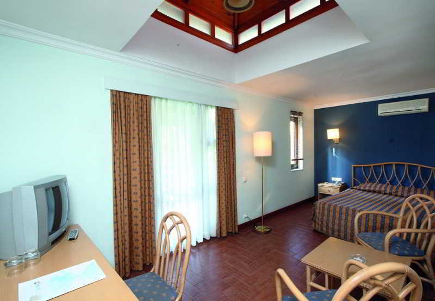 Majesty-Club-La-Mer-Art-Room-14