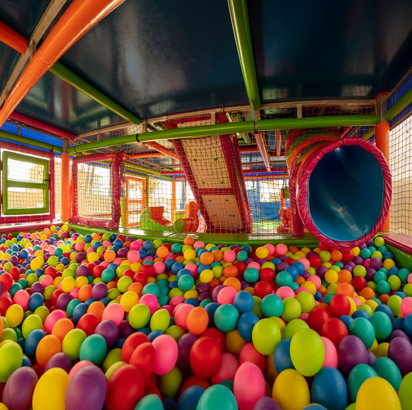 RH-Casablanca-Suites-Sports-and-Entertainment-30