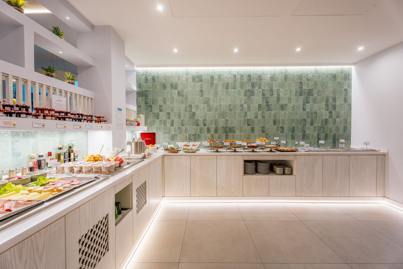 Comfort-Hotel-Gardenia-Sorrento-Coast-Restaurant-61