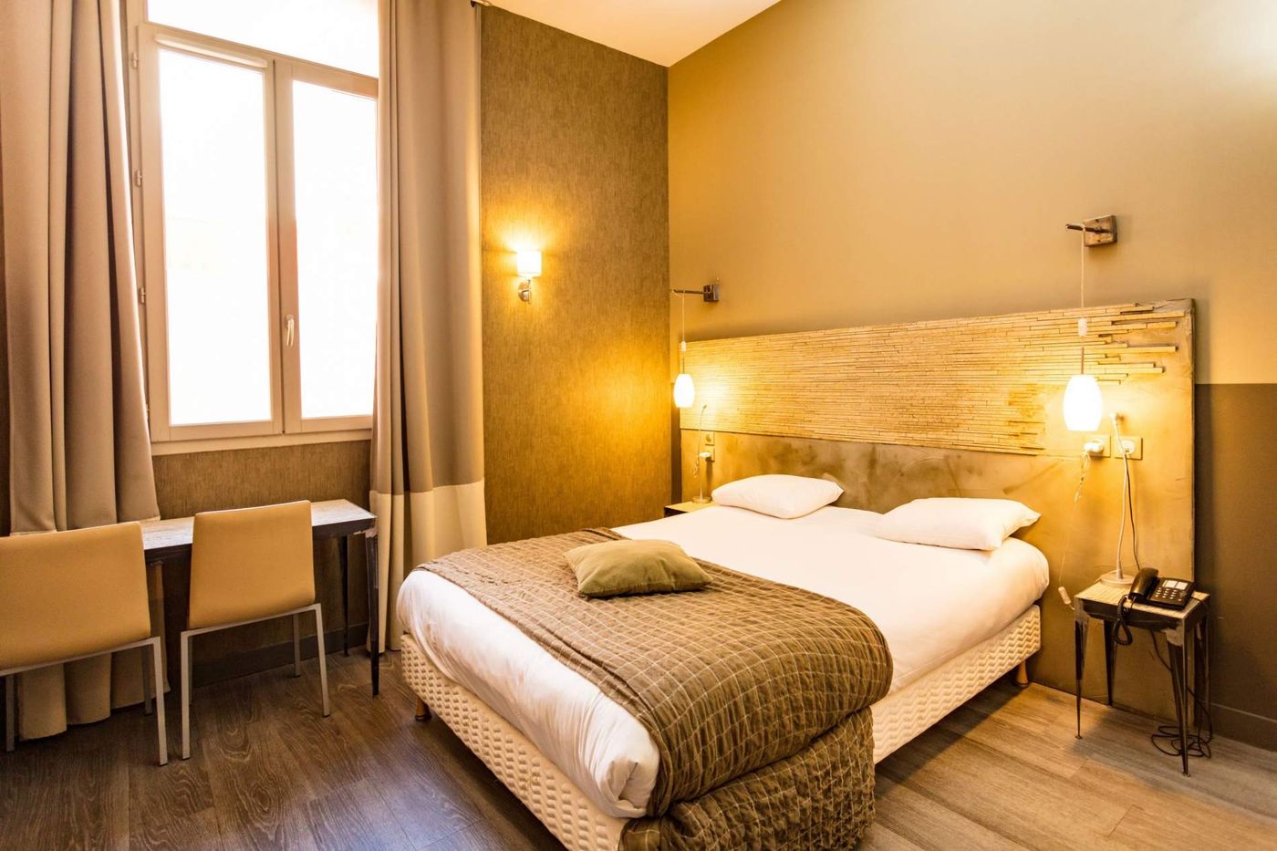 Hotel de Paris Sete - France - SETE - Room - 9