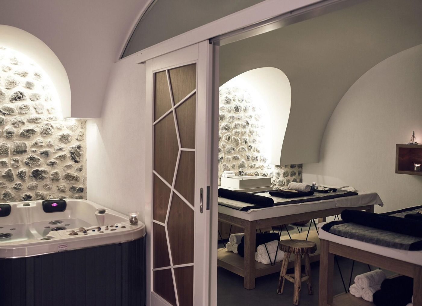 Santo-Maris-Oia--Luxury-Suites---Spa-Sports-and-Entertainment-79