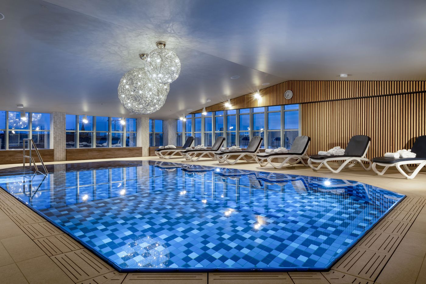 Maritim-Hotel-Munchen-Pool-40