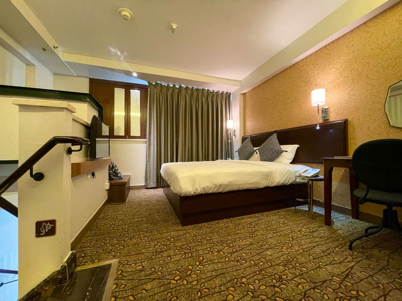 Lander-Grand-Hotel-Room-19