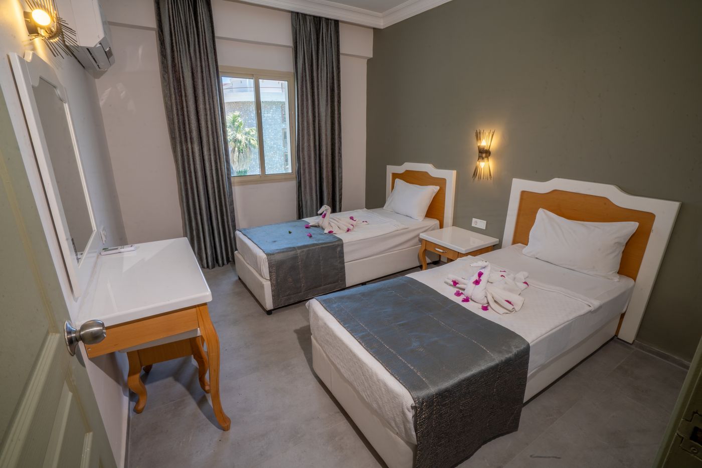 Alenz-Suite-Hotel-Room-18