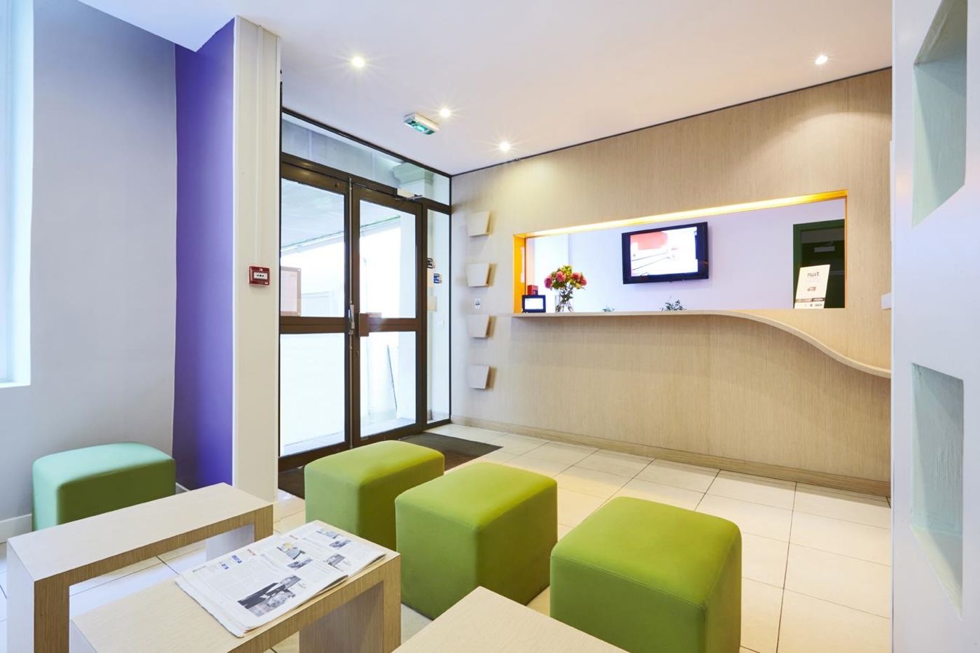 Kyriad-Par----s-10---Canal-Saint-Martin--R----publique-Lobby-20