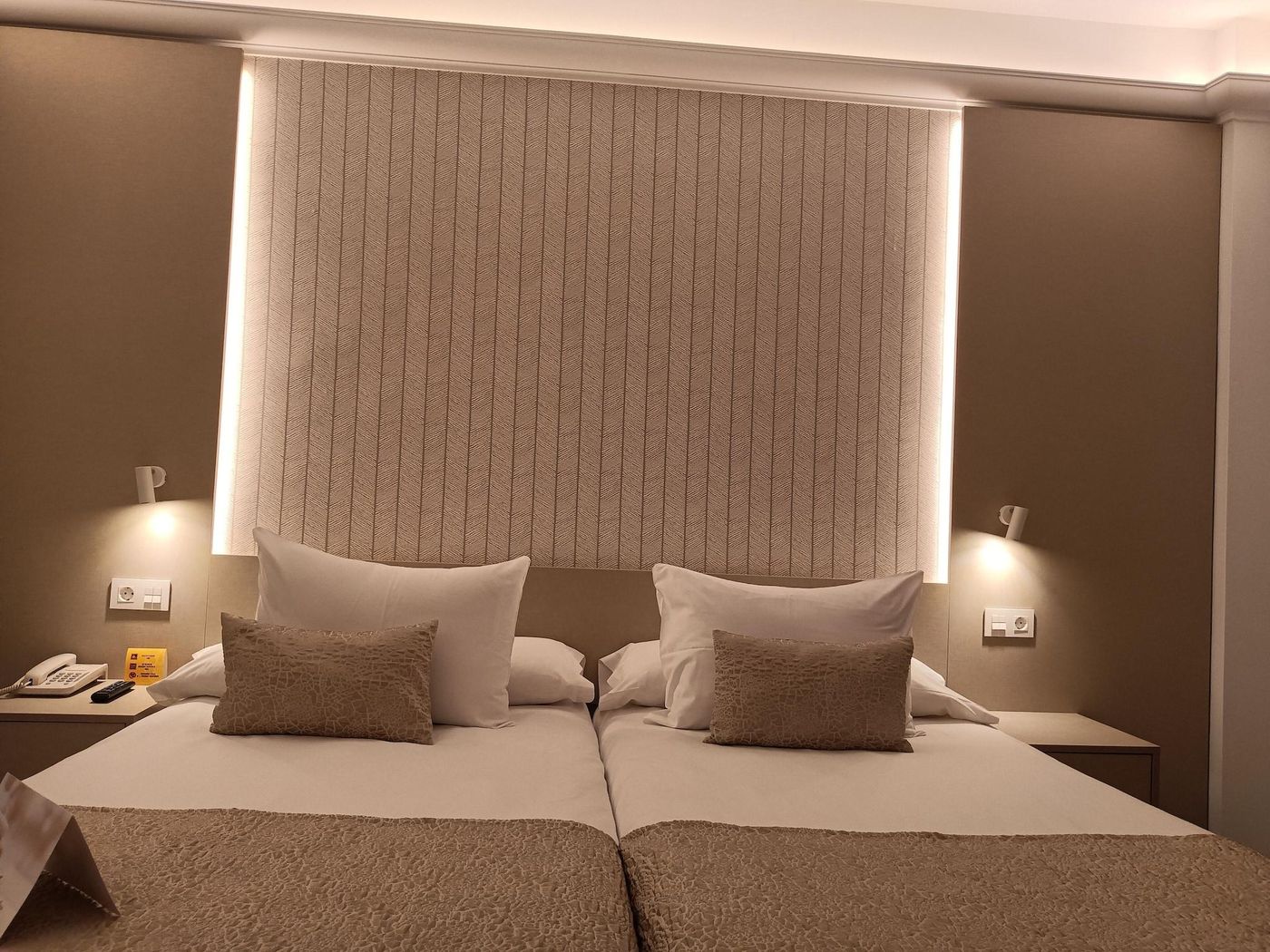 Hotel-Plaza-del-Castillo-Room-31