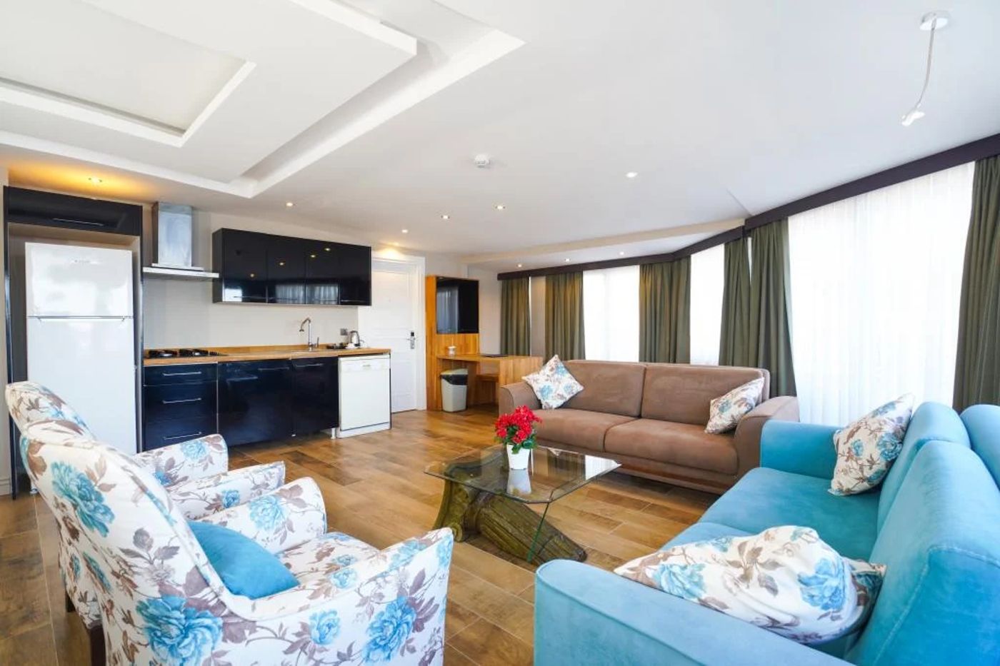 Aurasia Seaside Hotel