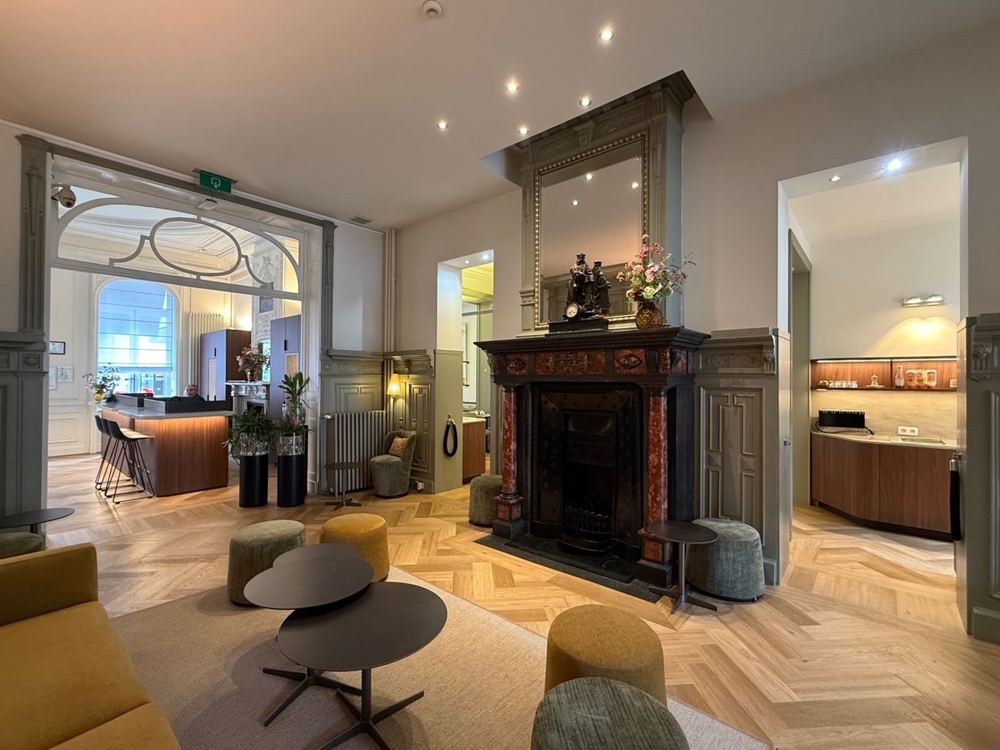 Hotel-Du-Congres-Lobby-1