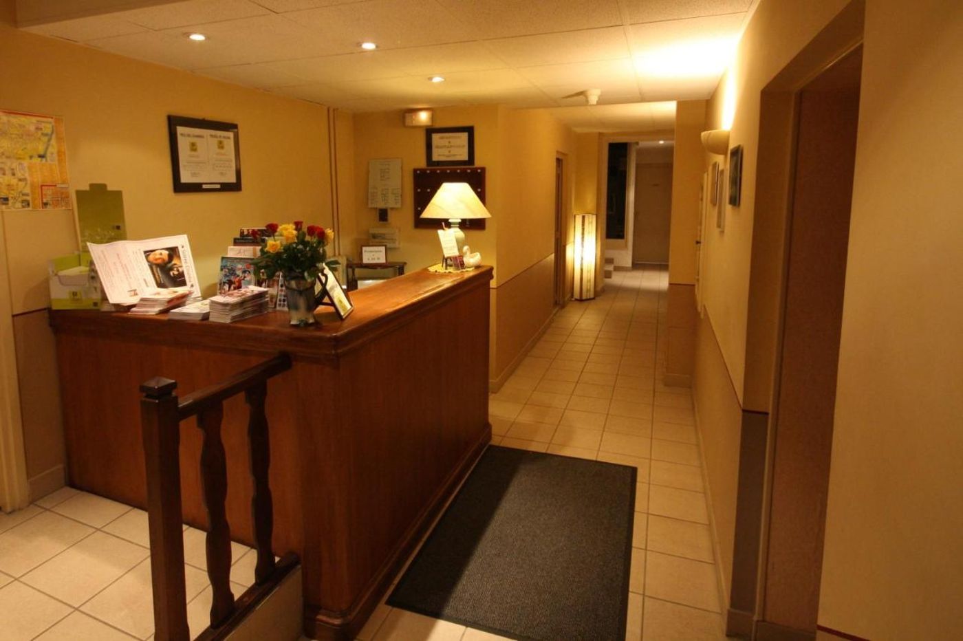 Logis Hotel L'Ange Couronne - France - BELLEVILLE - Lobby - 3