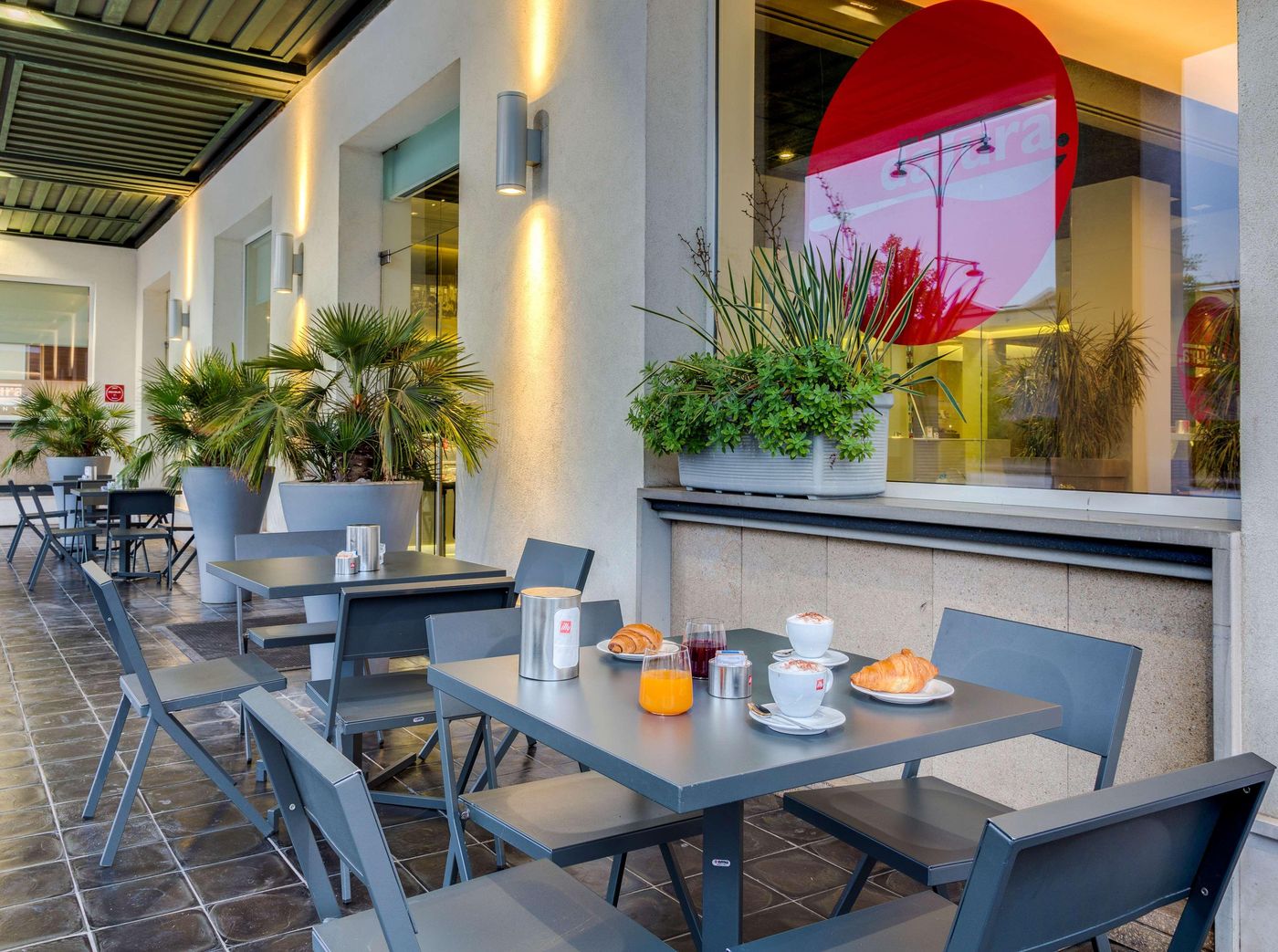 Best-Western-Plus-Hotel-Bologna-Bar-78