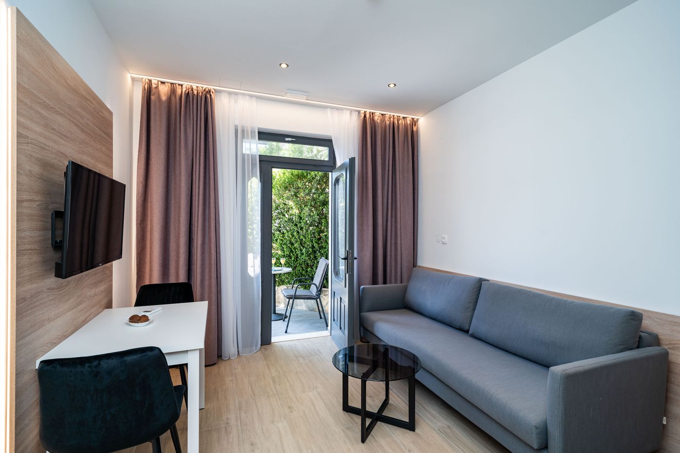 Bacan-Serviced-Apartments-Room-22