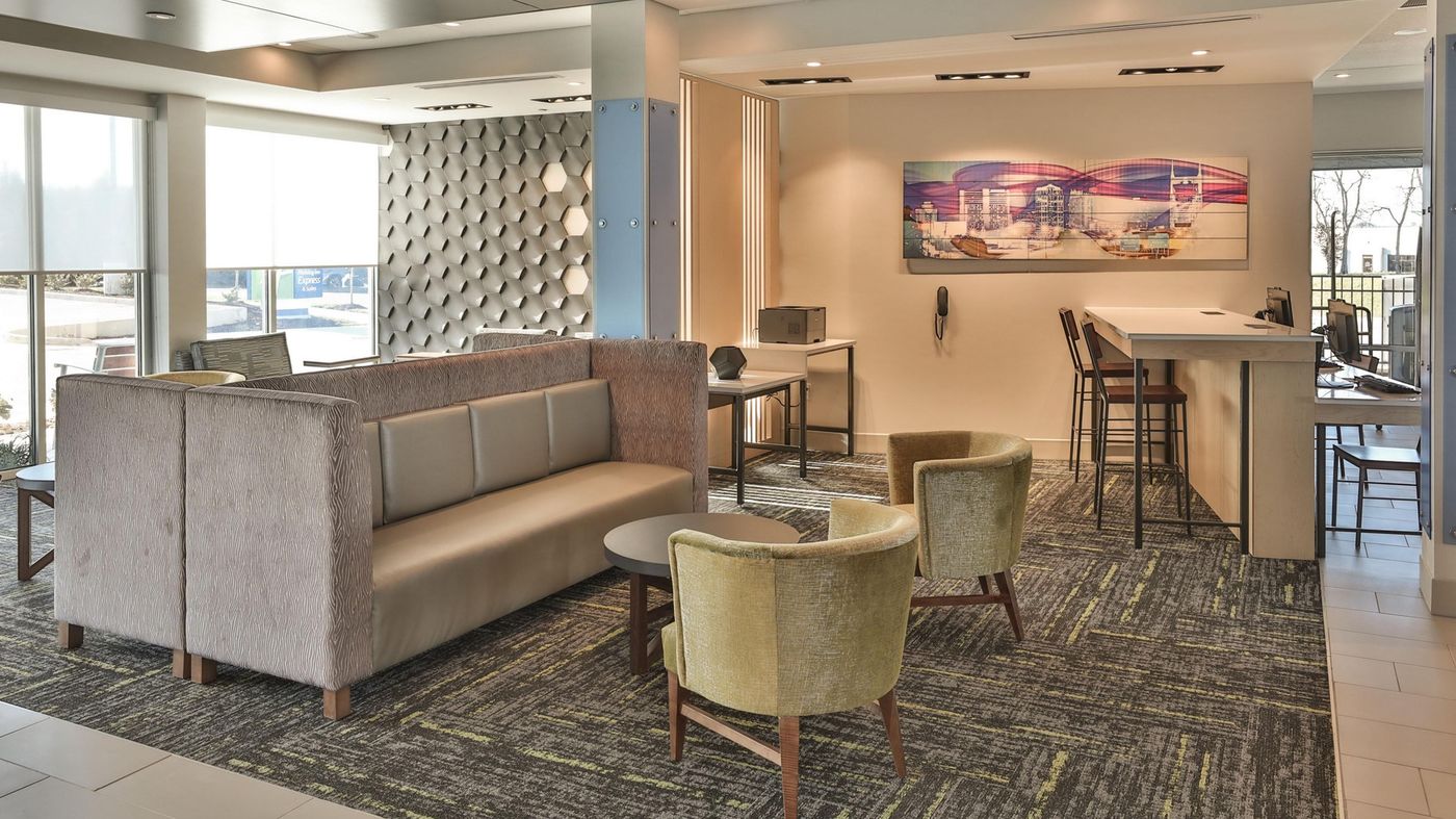 Holiday Inn Express & Suites Nashville Metrocenter-United States-Nashville-Lobby-7