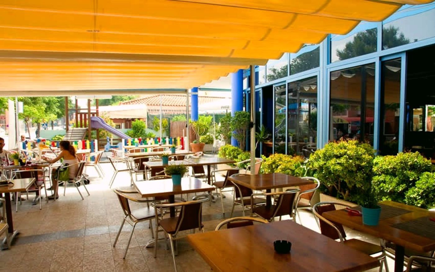 Costa-Verde-Apartments-Restaurant-11